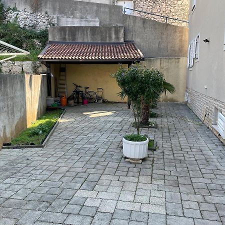 Apartments Girl Novi Vinodolski Bagian luar foto